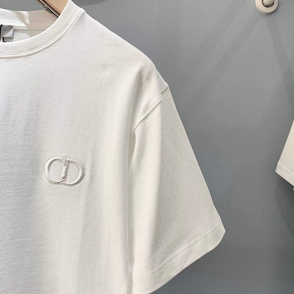 入手困難 ディオール CDアイコン Tシャツ 偽物 刺しゅう クルーネック 4色 013J600A0677